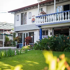 Ave Del Paraiso Hotel 3*