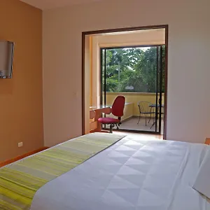 Country & By Radisson Aeropuerto 4*