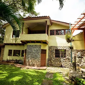 Casa De Piedra Escazu *